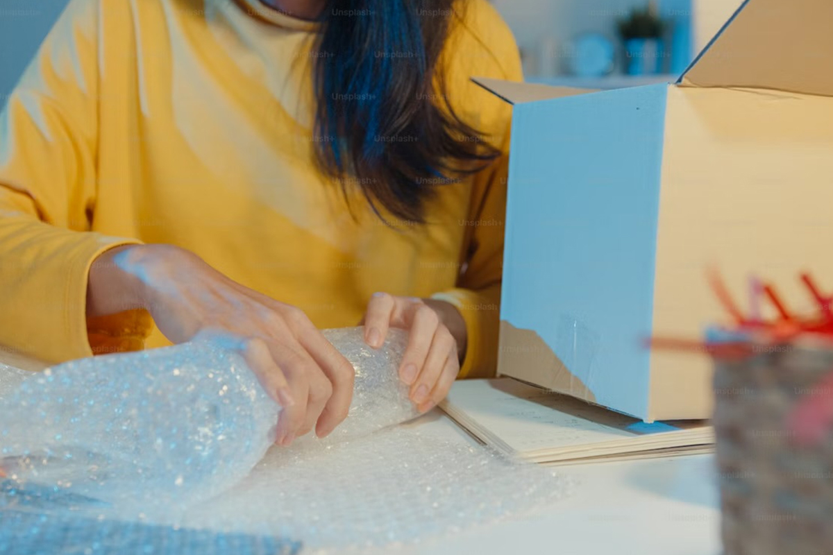Bubble Wrap vs Packing Peanuts: Sustainability, Cost & Use Cases
